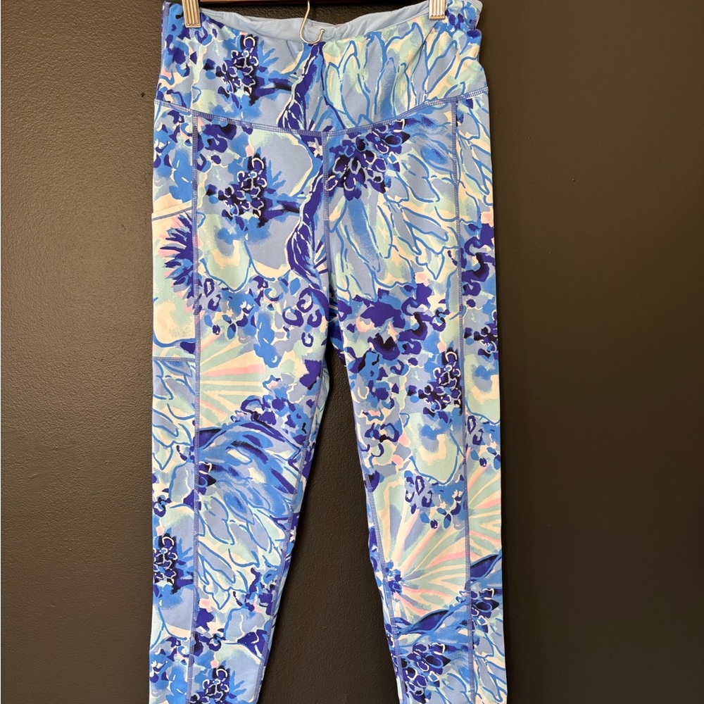 Lilly Pulitzer size Large Catch and Keep athletic leggings